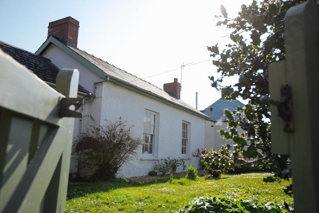 May Tree Cottage Manorbier 5 Mins From The Beach Sleeps 4 Zewnętrze zdjęcie